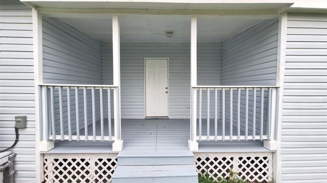 601 Armstrong, Snook, TX 77878