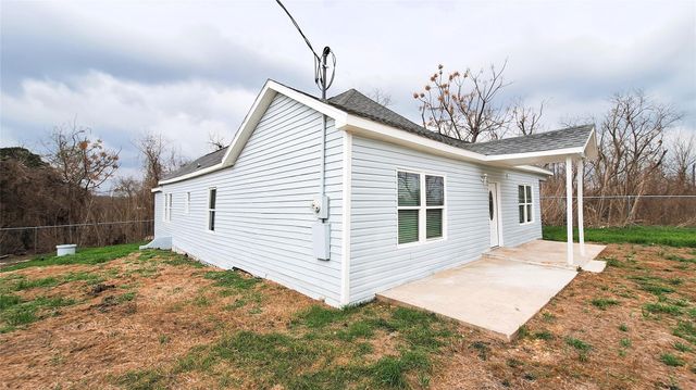 601 Armstrong, Snook, TX 77878