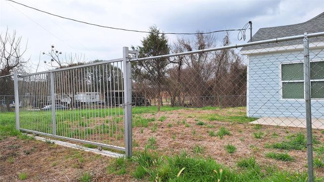 601 Armstrong, Snook, TX 77878