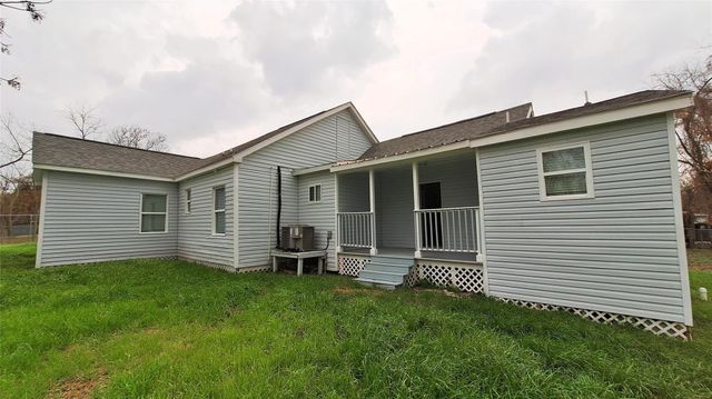 601 Armstrong, Snook, TX 77878