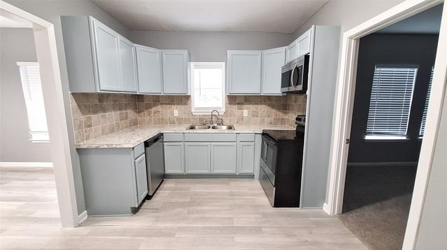 601 Armstrong, Snook, TX 77878