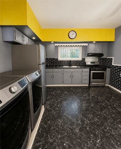 417 13th St, Beaver Falls, PA 15010