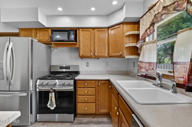 238 Beach Street, Northwood, OH 43619