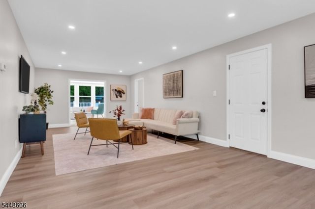 3 Delsey Rd, South Brunswick Twp., NJ 08824