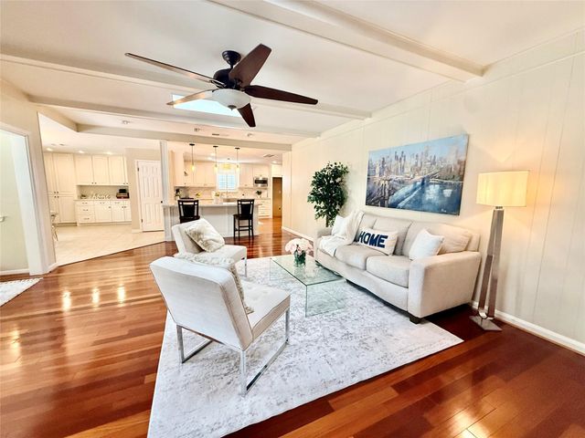 13511 Queensbury Lane, Houston, TX 77079