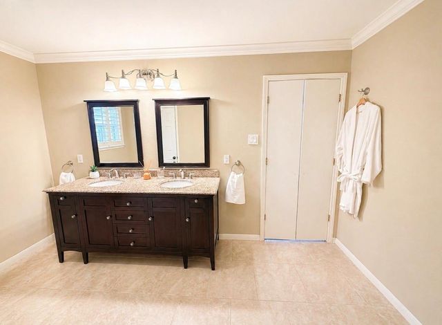 13511 Queensbury Lane, Houston, TX 77079