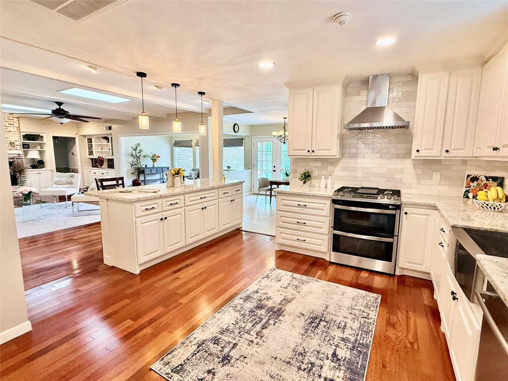 13511 Queensbury Lane, Houston, TX 77079