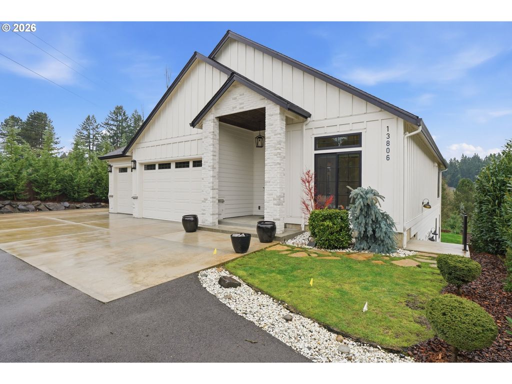 Image 2 of property listing at 13806 Nw 35TH Ct, Vancouver, WA 98685