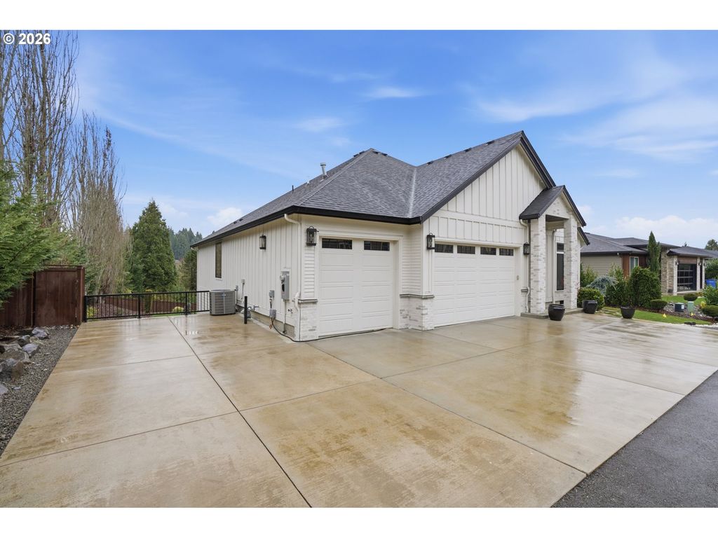 Image 3 of property listing at 13806 Nw 35TH Ct, Vancouver, WA 98685