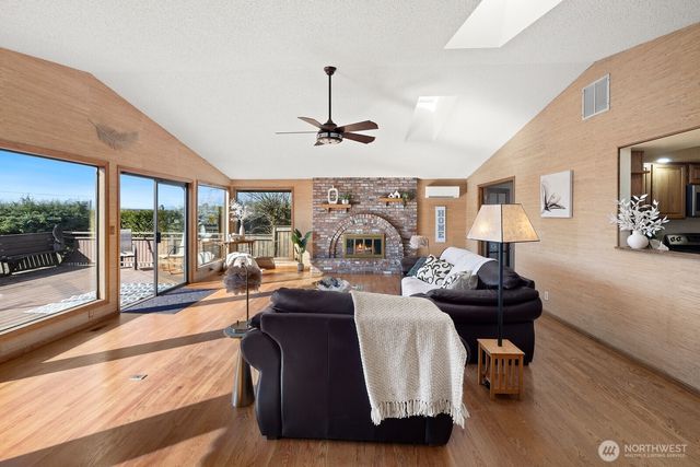 1656 S Geiger Street, Tacoma, WA 98465