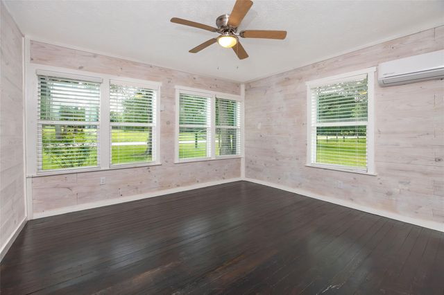 2283 Tigerpoint Road, Brenham, TX 77833
