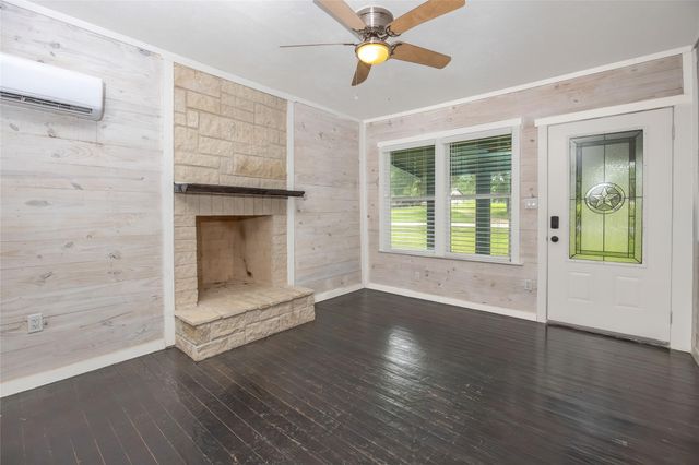 2283 Tigerpoint Road, Brenham, TX 77833