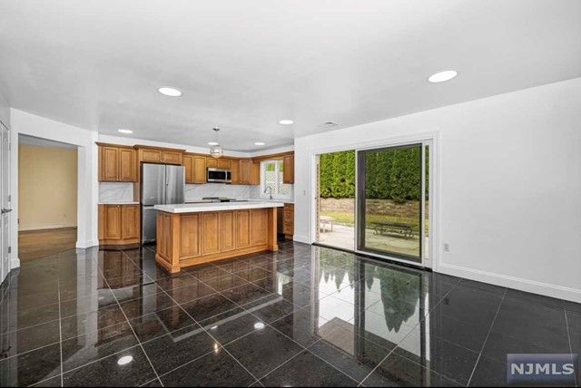121 Grove Street, Elmwood Park, NJ 07407
