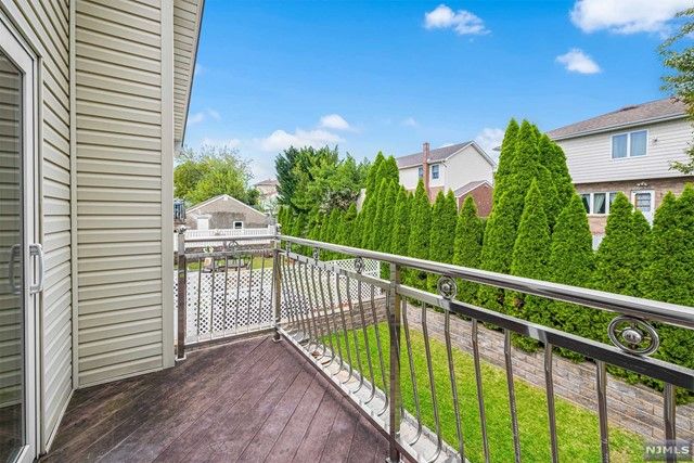 121 Grove Street, Elmwood Park, NJ 07407