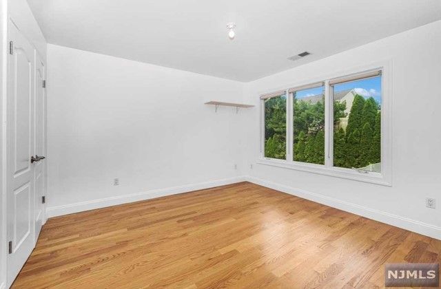 121 Grove Street, Elmwood Park, NJ 07407
