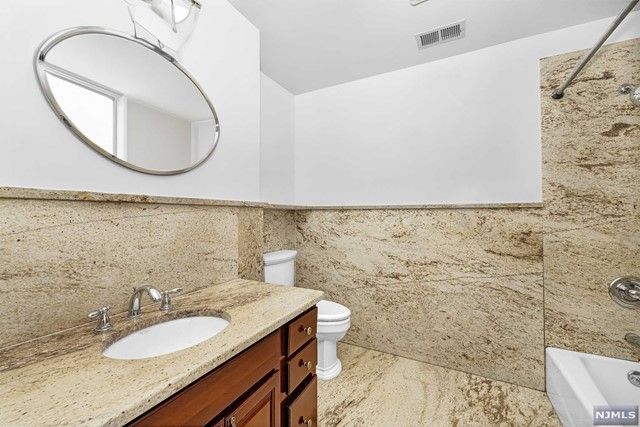 121 Grove Street, Elmwood Park, NJ 07407