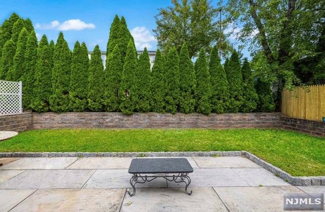 121 Grove Street, Elmwood Park, NJ 07407