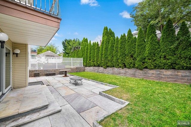 121 Grove Street, Elmwood Park, NJ 07407