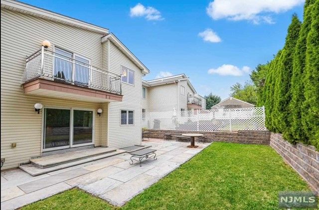 121 Grove Street, Elmwood Park, NJ 07407