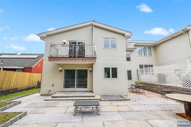 121 Grove Street, Elmwood Park, NJ 07407