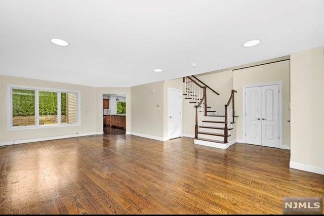121 Grove Street, Elmwood Park, NJ 07407
