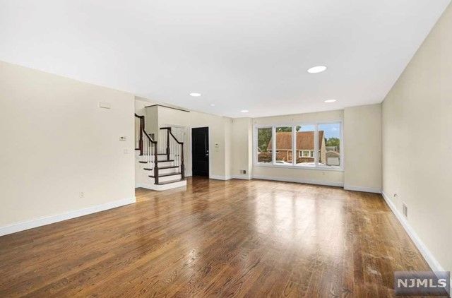 121 Grove Street, Elmwood Park, NJ 07407