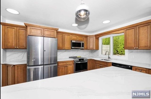 121 Grove Street, Elmwood Park, NJ 07407