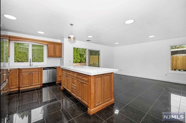 121 Grove Street, Elmwood Park, NJ 07407