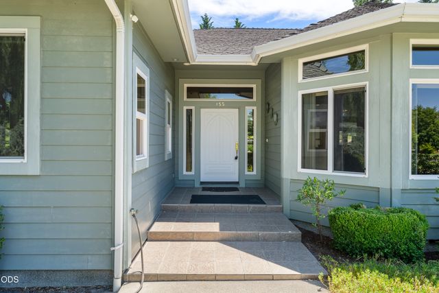 155 Kingsgate Way, Grants Pass, OR 97527