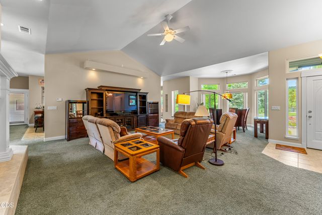155 Kingsgate Way, Grants Pass, OR 97527
