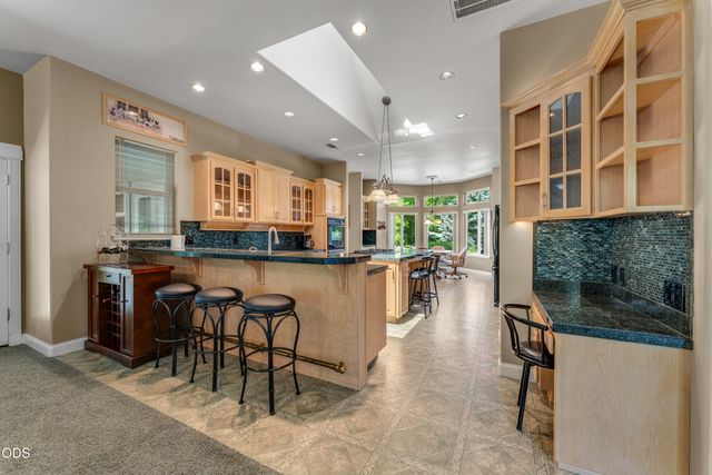 155 Kingsgate Way, Grants Pass, OR 97527