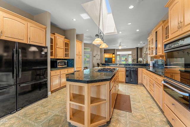 155 Kingsgate Way, Grants Pass, OR 97527