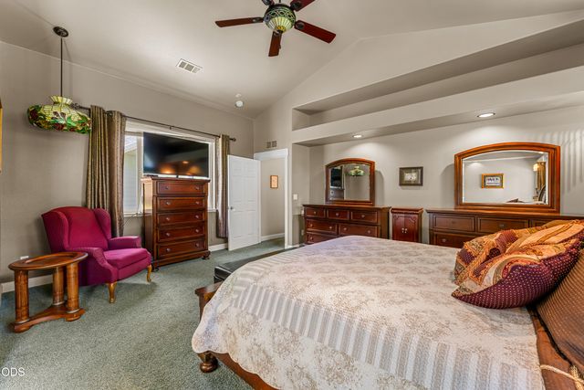 155 Kingsgate Way, Grants Pass, OR 97527
