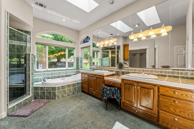155 Kingsgate Way, Grants Pass, OR 97527