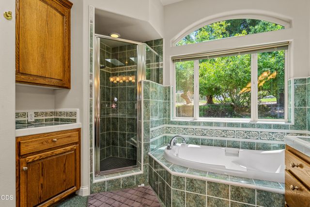 155 Kingsgate Way, Grants Pass, OR 97527