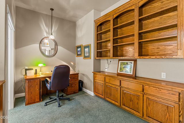 155 Kingsgate Way, Grants Pass, OR 97527