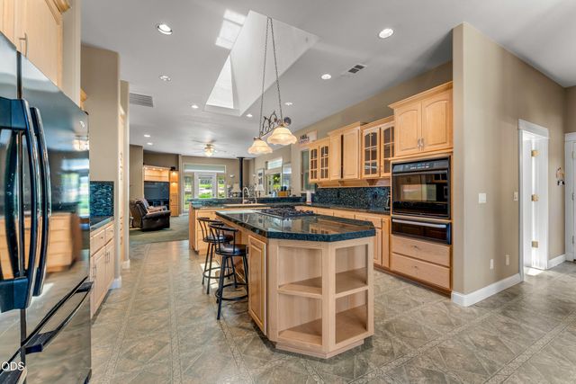 155 Kingsgate Way, Grants Pass, OR 97527