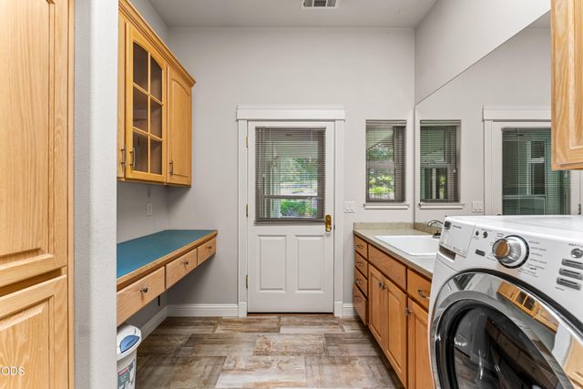 155 Kingsgate Way, Grants Pass, OR 97527