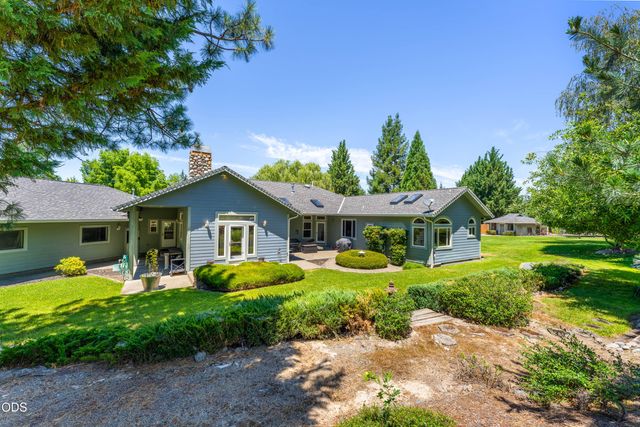 155 Kingsgate Way, Grants Pass, OR 97527