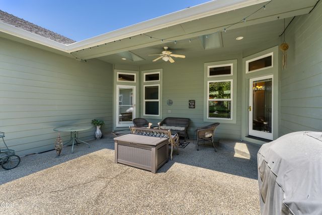 155 Kingsgate Way, Grants Pass, OR 97527