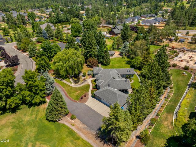 155 Kingsgate Way, Grants Pass, OR 97527