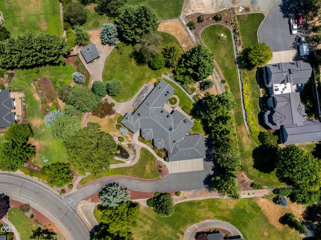 155 Kingsgate Way, Grants Pass, OR 97527