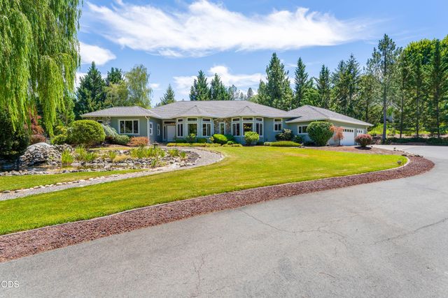 155 Kingsgate Way, Grants Pass, OR 97527