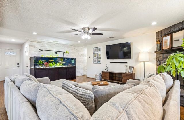 7301 Windcrest Lane, North Richland Hills, TX 76182