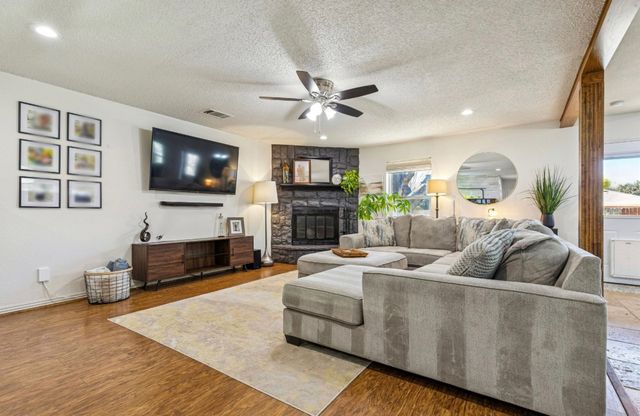 7301 Windcrest Lane, North Richland Hills, TX 76182