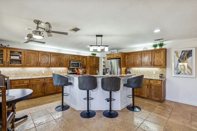 7301 Windcrest Lane, North Richland Hills, TX 76182