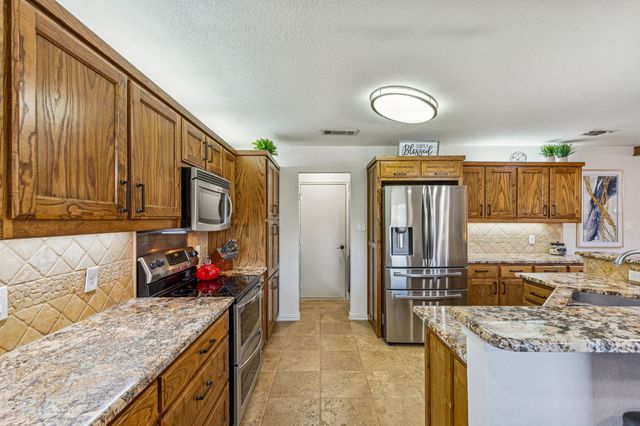 7301 Windcrest Lane, North Richland Hills, TX 76182