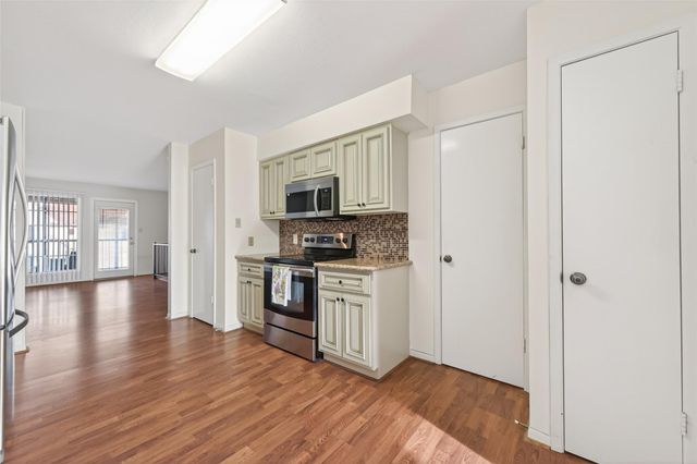 71 Regency Point, Conroe, TX 77356