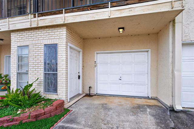 71 Regency Point, Conroe, TX 77356