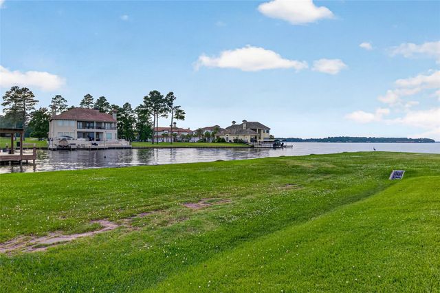 71 Regency Point, Conroe, TX 77356
